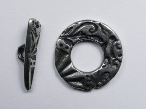 TC94-6223-40 Tierracast Kapittelslot Toggle Clasp Flora Pewter Finish