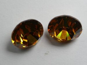SW-CH-39-TO Topaz Xilion Swarovski SS 39. 2 stuks