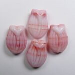 0050299 tulip bead opal white light red kleur R2932g