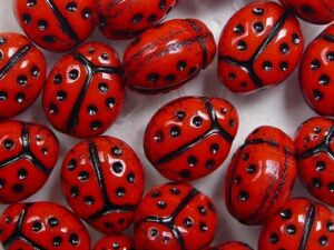 0050302 Opaque Red/Jet Lieveheersbeestjes kralen 10 Pc. - Afbeelding 1