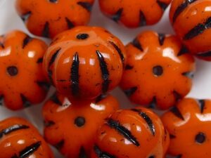 0060129 Opaque Orange Black Striped 8x11 mm Pumpkin Beads 7 Pc. - Afbeelding 1