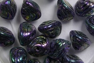 0080711 Carved Bead Purple Iris 25 Pc.