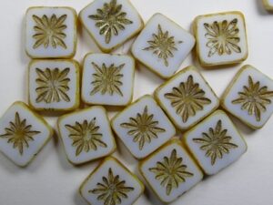 0140264 Chalk White Picasso Gold Patina Squared Kiwi Table Cut Bead. 6 Pc. - Afbeelding 1