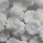 0140265 Chalk White Table Cut Flower 9×4 mm color 03000