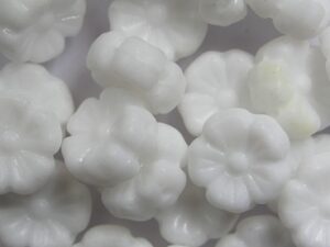 0140265 Chalk White Flower Bead 20 Pc - Afbeelding 1