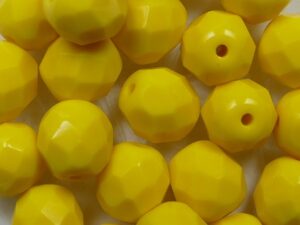 FP1-08-93100 Opaque Deep Yellow Czech Glass Facet Firepolish 8 mm 15 stuks