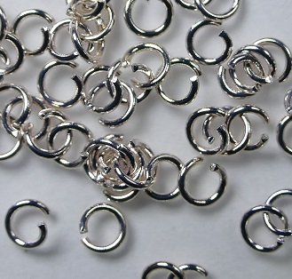OR-04-LRG open ringetjes 4 mm Licht Rose-goudkleur