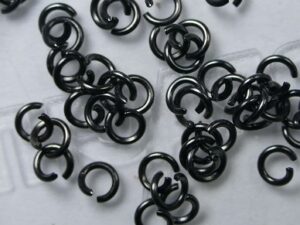 OR-04-ZW Zwarte open ringetjes 4 mm