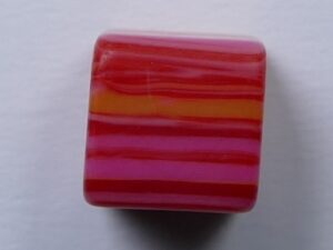 Pol-kub08z-rrom 8 mm Polaris kubus kraal, Zebra Rood, Roze, Oranje Gemeleerd