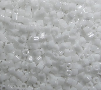 TC-01-0041 Toho cubes 1,5 mm Opaque White