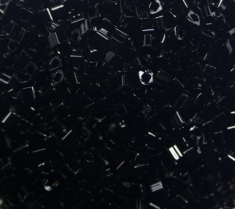 TC-01-0049 Toho cubes 1,5 mm Opaque Jet