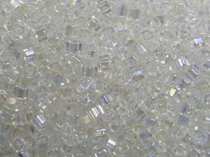 TC-01-0161 Transparent Rainbow Crystal 1,5 mm Toho Cubes