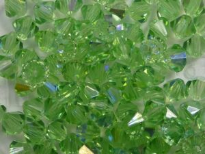 04-MC-50400N-28701 Light Yellow Peridot AB bicones 4 mm 50 stuks