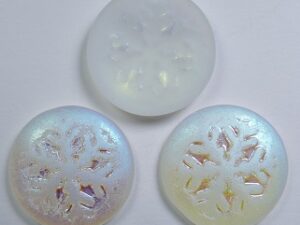 CAB-SF-00030-84100-28701 Snowflake Cabochon 21 mm Matte Crystal AB 3 Pc.