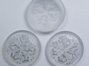 CAB-SF-00030-84100-54301 Snowflake Cabochon 21 mm Matte Crystal Silver Washed 3 Pc.
