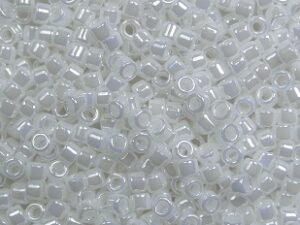 TT-01-0121 Opaque Lustered White TOHO Treasures 11/0 - Afbeelding 1