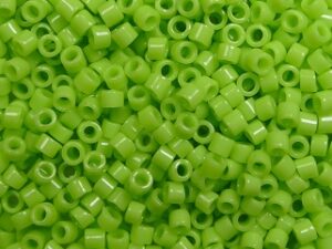 TT-01-0044 Opaque Sour Apple TOHO Treasures 11/0 - Afbeelding 1