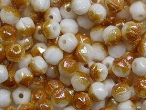 EC-03-02010-29121 English Cut beads 3 mm, White Alabaster Apricot Medium
