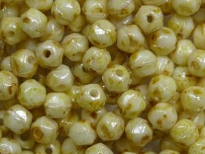 EC-03-02010-65401 English Cut beads 3 mm, White Alabaster Honey Drizzle