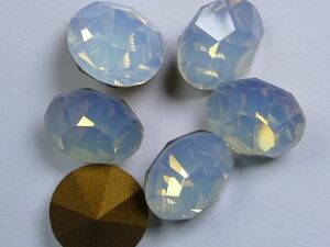 PrC-39-WHOP White Opal Preciosa ss39 Chaton