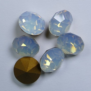 prc-39-WHOP white opal gold foiled preciosa chaton ss39 8 mm
