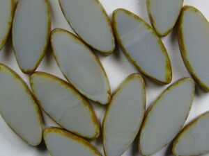 0020323 Opaque Grey Travertin Oval Ship Bead Table Cut. 5 Pc. - Afbeelding 1