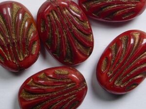0050327 Opaque Red Melee Bronze Washed Oval Beads with Ornament, 17x12 mm 3 Pc. - Afbeelding 1