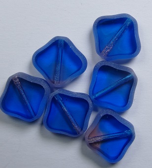 0090466 Capri Blue table cut afgeronde square beads 12x12 mm color 60080-84100