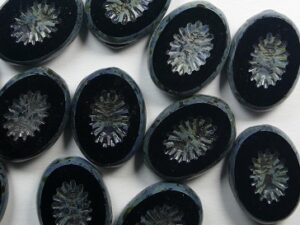 0010530 Jet Travertin Kiwi Table Cut Bead. 5 Pc. - Afbeelding 1