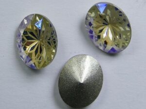 LF-O-810-MOL Lotus Flower Oval Stone 8x10 mm Moonlight 1 Pc.