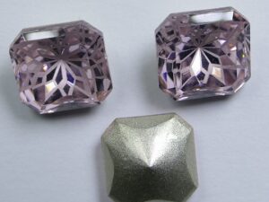 LF-S-10-ROSLT Lotus Flower Square Stone 10 mm Light Rose 1 Pc.
