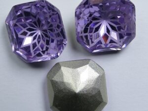 LF-S-14-VIO Lotus Flower Square Stone 14 mm Violet 1 Pc. - Afbeelding 1