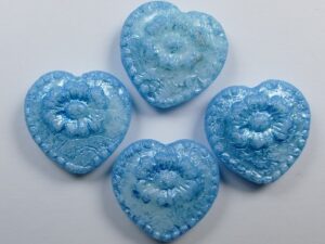 0090478 Hearts with Flower Etched Candle White Blue Washed 4 Pc - Afbeelding 1