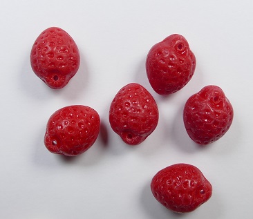 0050340 Aardbeien, strawberry beads Opaque Red color 93200