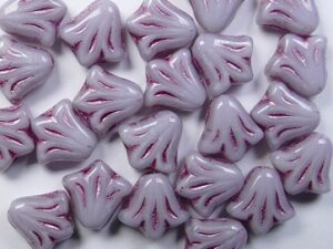 0080729 Soft Milky Amethyst Fuchsia Washed Lily Flower Beads 15 Pc. - Afbeelding 1