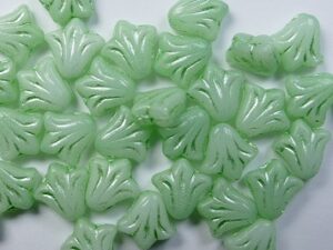 0100604 White Alabaster Light Green Luster Lily Flower Beads 15 Pc. - Afbeelding 1