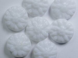 0140295 Chalk White Flower Beads 14 mm 8 Pc. - Afbeelding 1