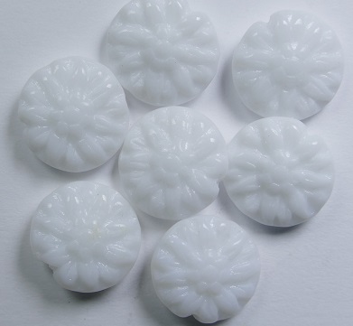 0140295 Chalk White Flower Beads 14 mm color 03000
