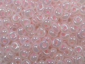 TM-03-0145 Ceylon Innocent Pink Magatama 3 mm. TOHO