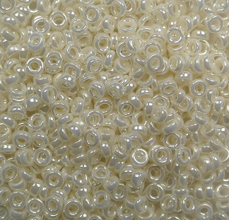 M-SPR-2-0592 Miyuki Spacer Beads, 2,2x1 mm, Antique Ivory Pearl Ceylon kleurnummer 592