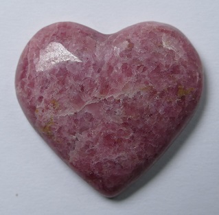 RHO-3 Natuursteen Hartvormige Rhodonite 24x25x6 mm