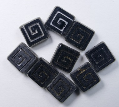 0010541 Celtic Square 9x9 mm Opaque Jet Bronze Washed color 23980-14415