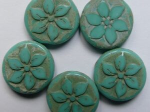 0100612 Opaque Turquoise Gray-Green Patina Flower Beads 3 Pc. - Afbeelding 1