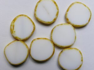 0140304 Snow White Travertin Table Cut Coin Bead 4 Pc. - Afbeelding 1