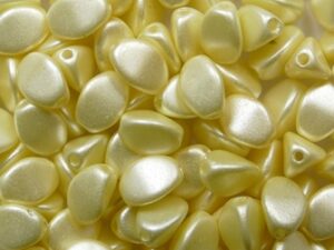 PI-02010-25039 Pastel Pearl Cream Pinch beads. 10 gram - Afbeelding 1