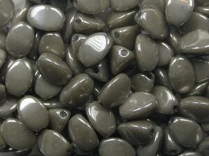 PI-03000-14449 Chalk White Grey Luster Pinch beads. 10 gram