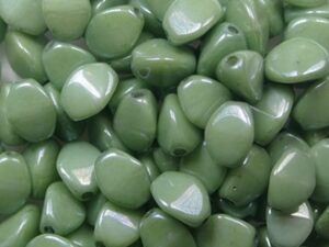 PI-03000-14459 Chalk White Green Luster Pinch beads. 10 gram