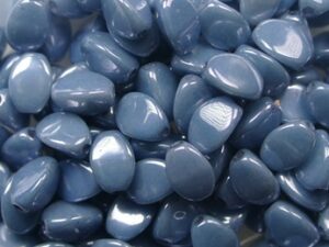 PI-03000-14464 Chalk White Blue Luster Pinch beads. 10 gram