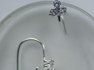 S87CZ Sterling Zilveren Cubic Zirconia Triple Leaflet oorhaakjes, 15,3x17,4 mm