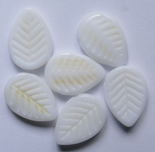 0140306 Chalk White Gold Touched Leaves 12x16 mm color 03000-13500